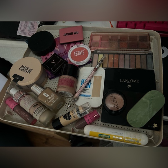 Makeup Bundle - Picture 1 of 11
